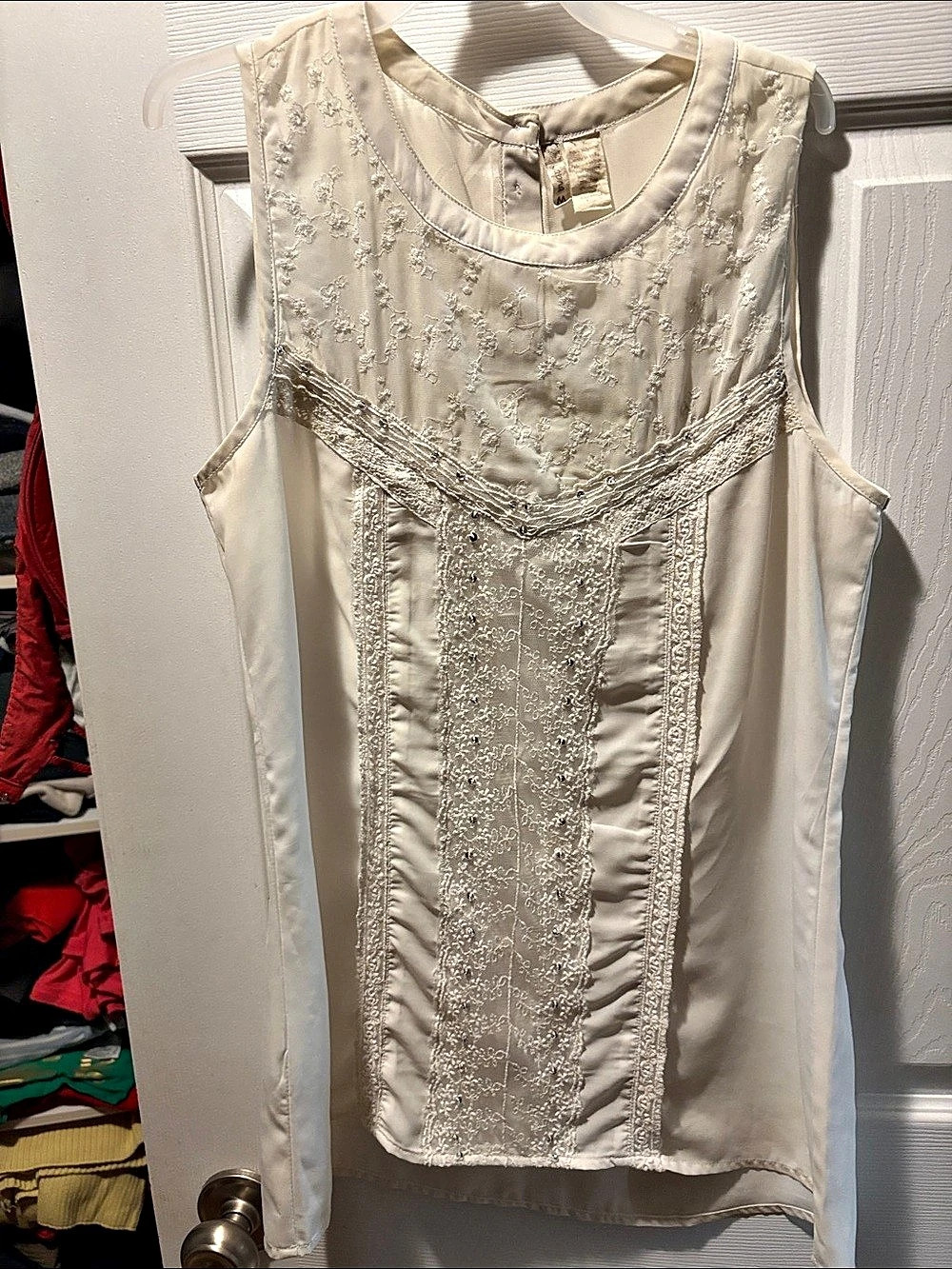 Floral Embroidered Blouse in White Size Medium